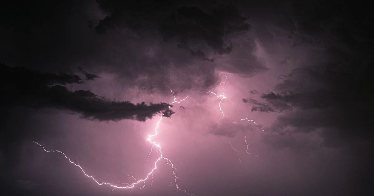 Хлопець вижив після удару блискавки