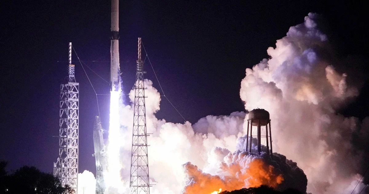 Ракета New Glenn компанії Blue Origin вибухнула під час вогневого тесту на стартовому майданчику Ракета New Glenn компанії Blue Origin вибухнула під час вогневого тесту на стартовому майданчику