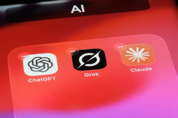 Іконки програм Grok, ChatGPT та Claude ai