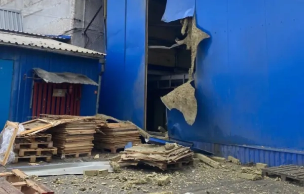 Російський дрон атакував підприємство на Харківщині: працівники зазнали поранень