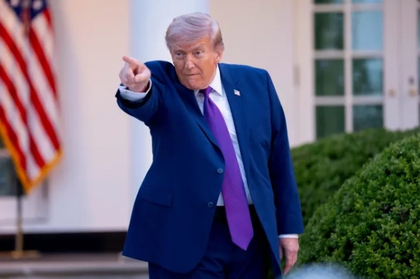 Президент США Дональд Трамп під час вечері керівників правоохоронних органів, присвяченої початку Національного тижня поліції, у Рожевому саду Білого дому у Вашингтоні, округ Колумбія, у понеділок, 11 травня 2026 року. Президент Трамп заявив, що припинення вогню між США та Іраном перебуває на «масивній системі життєзабезпечення» після того, як він відхилив останню мирну пропозицію Тегерана. Фотограф: Aaron Schwartz/Sipa/Bloomberg via Getty Images