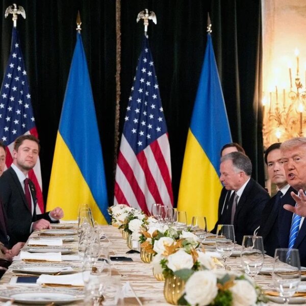 Українські мирні перемовини: дипломати розкрили причини зволікання відповіді США.