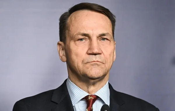 Сікорський назвав неадекватною відповідь Навроцького на рішення Зеленського щодо УПА