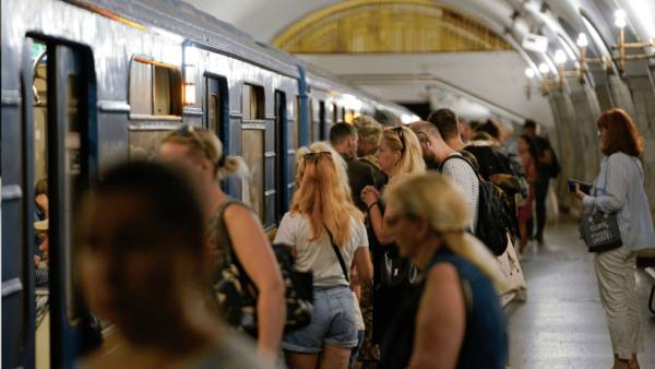 56 тисяч людей шукали прихистку: чи справді киян не пускали у метро через переповнені станції