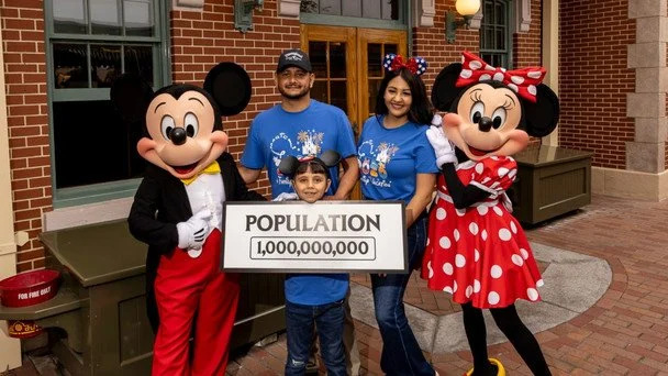Андрес із батьками / © disneyparks.disney.go.com
