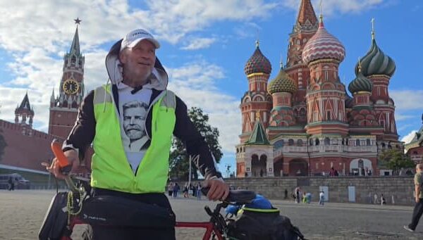 Чеський велосипедист проїхав з Естонії до Москви на велосипеді “Україна”