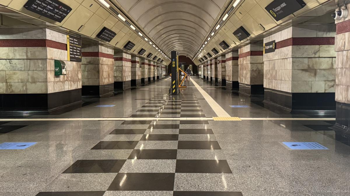 Місця для маломобільних, людей з дітьми, з тваринами: станції метро поділять на зони для зручності людей під час тривог, - КМДА