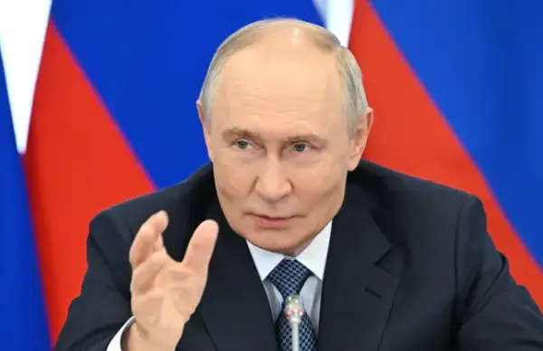 Президент Росії Володимир Путін головує на засіданні Ради з науки та освіти