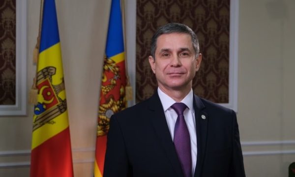 Міністр оборони Молдови ігнорує запитання російською