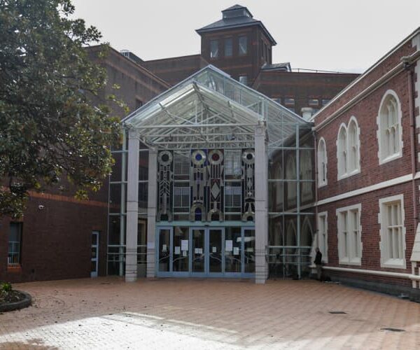 Суд виправдав колишніх поліцейських у справі про перешкоджання правосуддю у справі Алана Голла