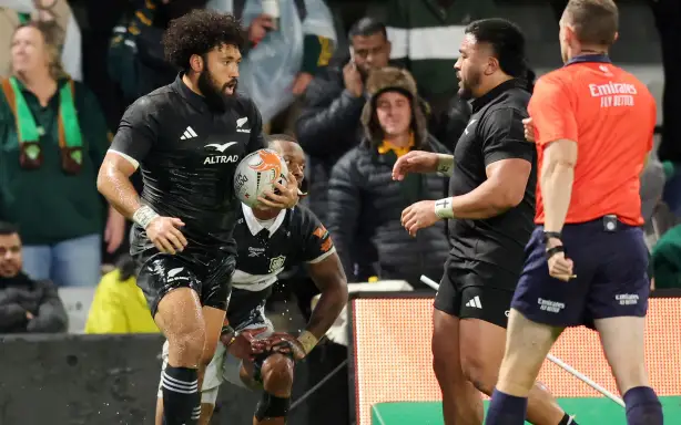 Fehi Fineanganofo scores a try for the All Blacks.