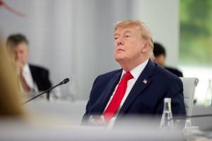 Трамп не переймається психічним станом моряків на авіаносці Abraham Lincoln