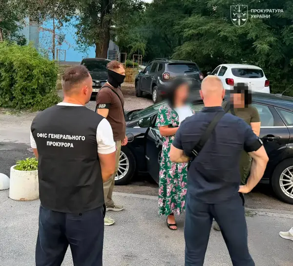 Офіцерка ЗСУ намагалася за 14 тисяч доларів списати бійця з військової служби