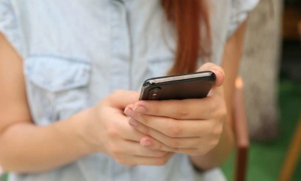 Конституційна рада Франції скасувала заборону на соцмережі для дітей