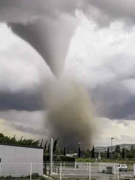 BGUK_3664725 - Aude, FRANCE An impressive tornado is observed from the village of C??pie in Aude, France, on 24 August 2026. Pictured: GV, General View BACKGRID UK 24 AUGUST 2026 BYLINE MUST READ: BEST IMAGE / BACKGRID UK: +44 208 344 2007 / uksales@backgrid.com USA: +1 310 798 9111 / usasales@backgrid.com *Pictures Containing Children Please Pixelate Face Prior To Publication*