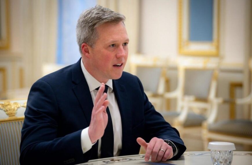 Міністр армії США, пов’язаний з Україною, може залишити посаду