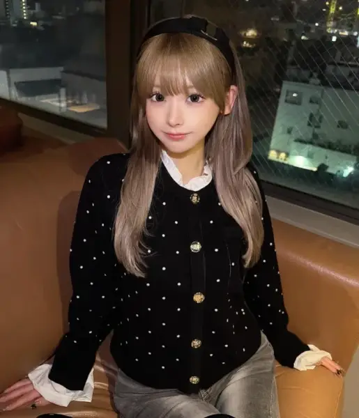 Mina Chan, a Japanese K-Pop influencer based in South Korea known online as sweeter_nk, killed herself while broadcasting live on TikTok from her Seoul apartment. Link - https://www.instagram.com/minheehompy/ Link - https://www.instagram.com/minann22/ Link - https://www.instagram.com/reels/DbyqwtEjzT5/