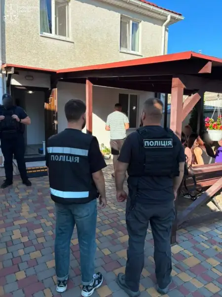 На Одещині викрили псевдореабілітаційний центр, що понад два роки експлуатував залежних людей.