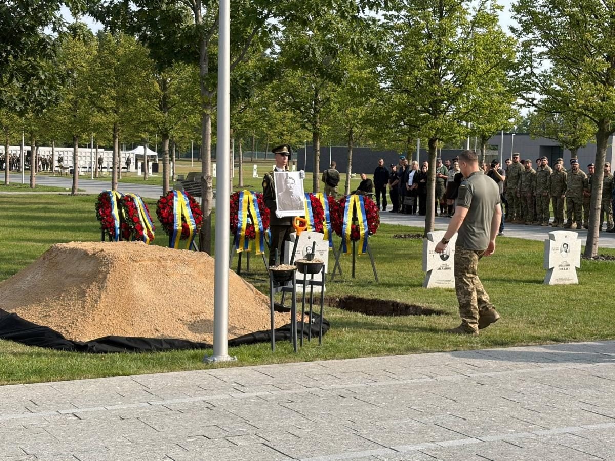 Фото Перепоховання Коновальця 18 серпня 2026