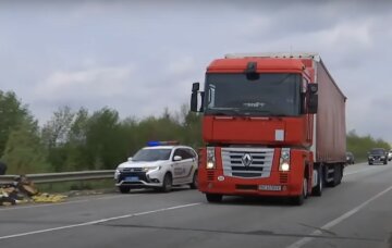 фура, скріншот з відео