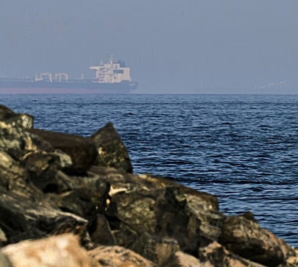 Іран та Оман узгодили тимчасовий коридор у Ормузькій протоці