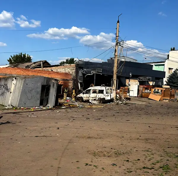 Російський дрон поцілив у поштове відділення Краматорська: одна людина загинула, шестеро поранено