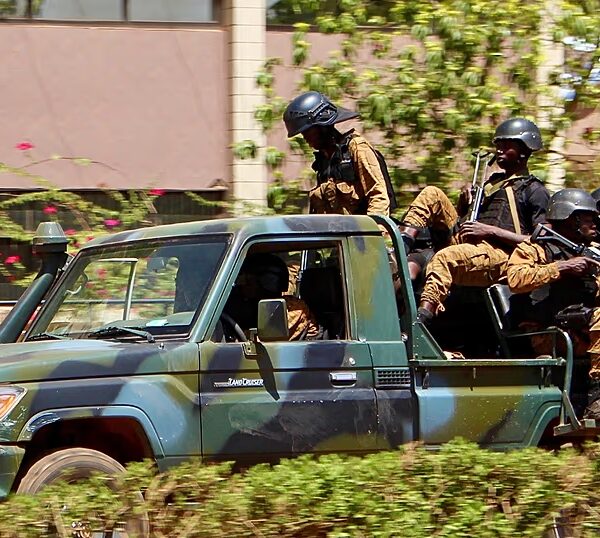 Буркіна-Фасо запроваджує військове навчання для журналістів