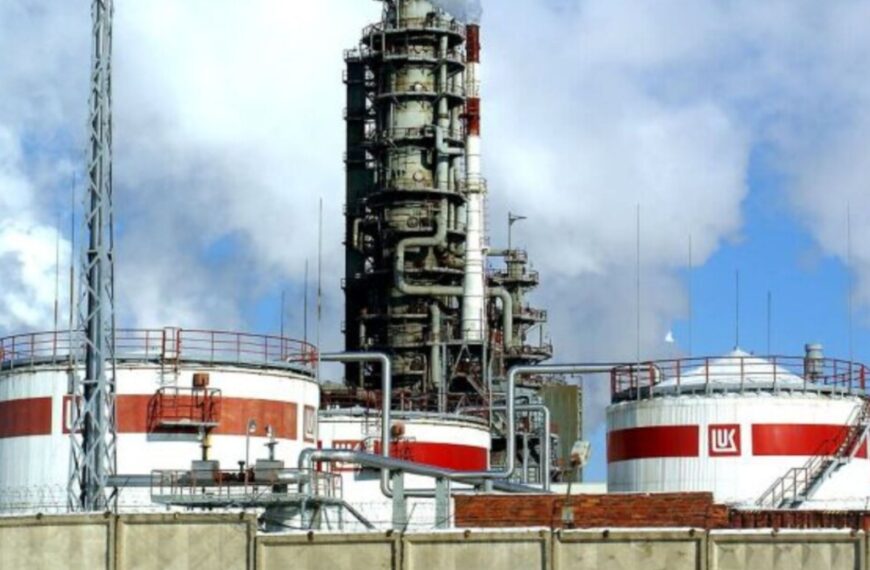 Зеленський підтвердив ураження нафтопереробного заводу в Пермі