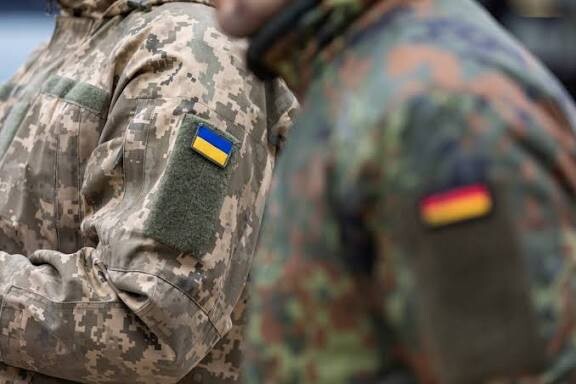 У Німеччині зафіксували випадки, коли українські військовослужбовці залишали службу під час проходження підготовки. За даними Die Zeit, по всій країні йдеться нібито про кілька сотень військових.