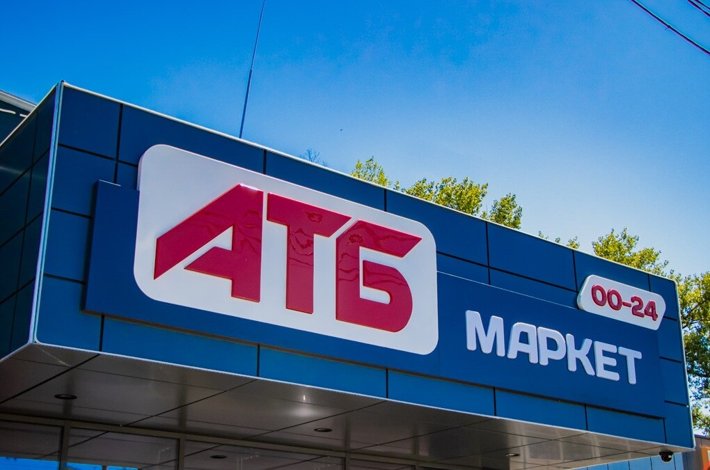 Мережа АТБ-Маркет запровадила ліміти на продаж низки продуктів першої необхідності. Обмеження діють у всіх магазинах та онлайн.