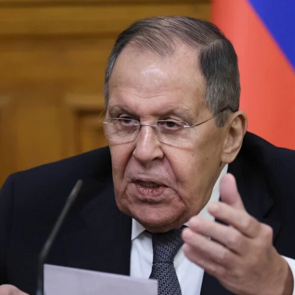 Лавров погрожує “зруйнувати все” через допомогу США Україні для ударів по РФ