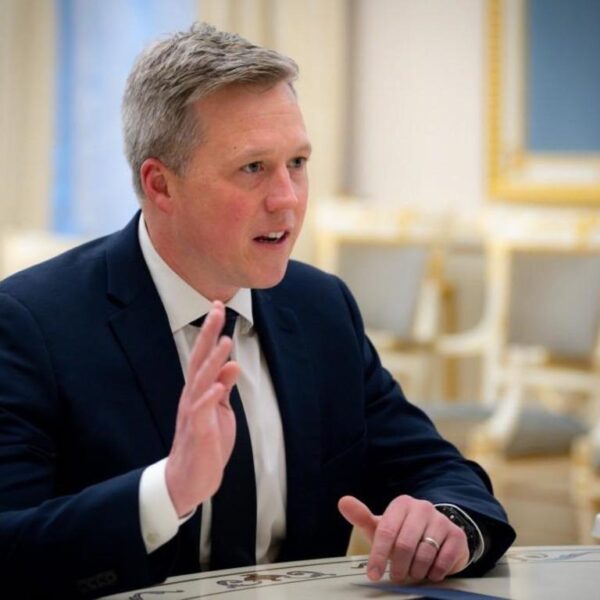 Міністр армії США, пов’язаний з Україною, може залишити посаду
