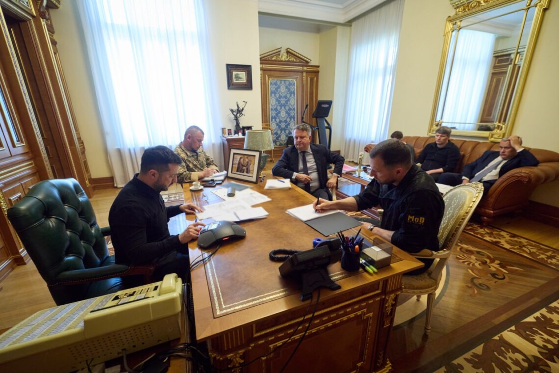 Україна та Франція домовилися прискорити постачання новітнього оборонного обладнання й ракет.