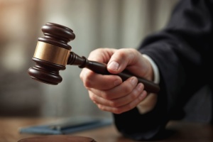Суд підтвердив право Трампа скасувати безмитне ввезення посилок до $800