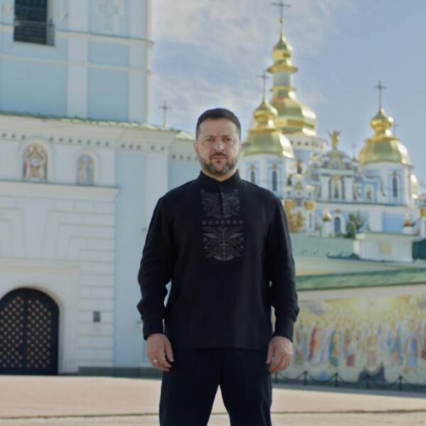 Зеленський: Путін – смертна людина, а українські “Фламінго” мають “зимувати” в Росії
