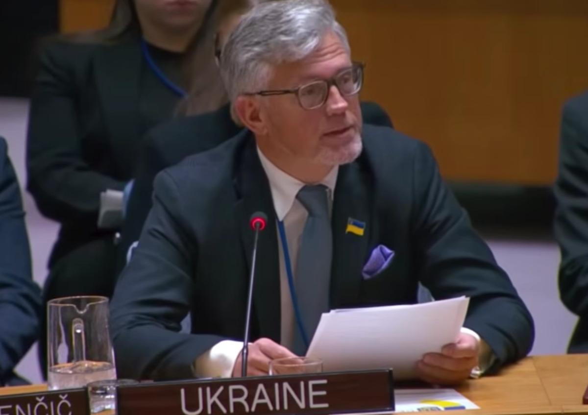 'Виїжджайте, поки це ще можливо': Мельник звернувся до росіян з важливим посланням