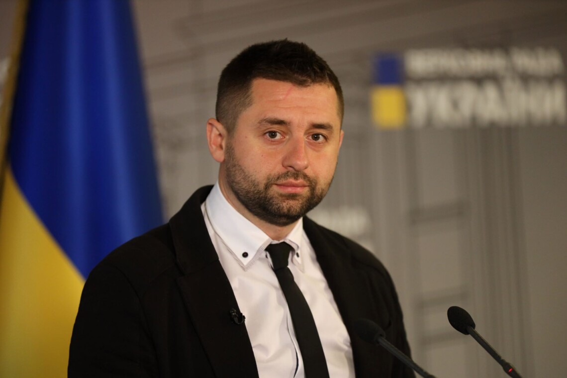 Голова фракції «Слуга народу» Давид Арахамія 8 вересня захищатиме дисертацію про роботу депутатської фракції на правах коаліції у Верховній Раді.
