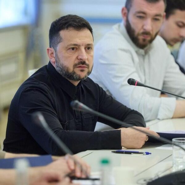 Зеленський окреслив пріоритети: фронт, вибори та мирні переговори