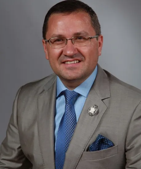 Секс за пільги та розкіш: таємне життя керівника клубу ВКС РФ