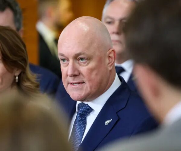 Крістофер Лаксон: прем’єр-міністр Нової Зеландії, який балансує на межі