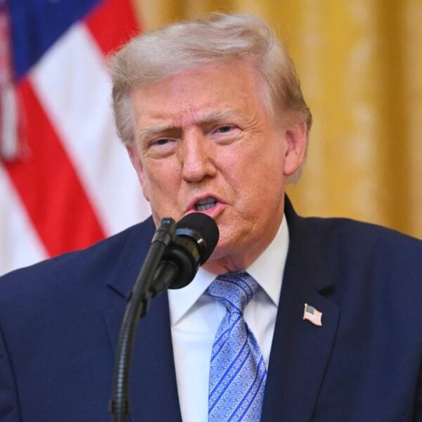 Таємна евакуація Трампа: хто ще полетів разом із колишнім президентом