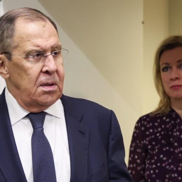 Лавров назвав “зрадницькою” ідею негайного припинення війни з Україною
