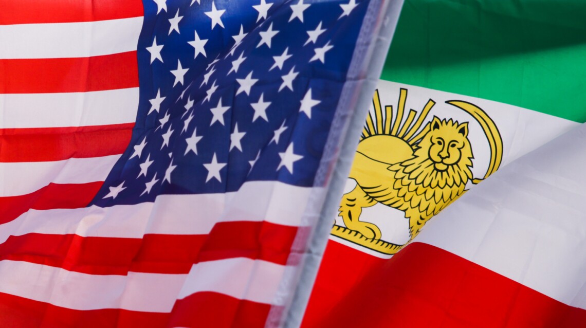 США завдали удару по іранських ракетних установках на острові Ларак, після чого Іран атакував американські військові бази в Йорданії.