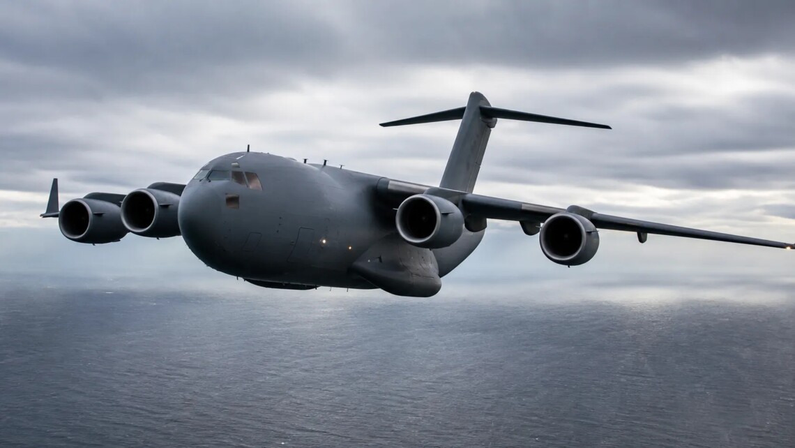 25 серпня у російському аеропорту Внуково неочікувано приземлився Boeing C-17 Globemaster III ВПС Сполучених Штатів Америки.
