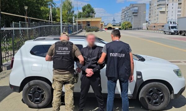 Молдова видала Україні організатора нелегального виїзду чоловіків за кордон