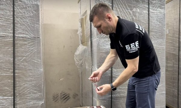 БЕБ скерувало до суду справу про контрабанду сигарет у полуниці на 15 мільйонів гривень