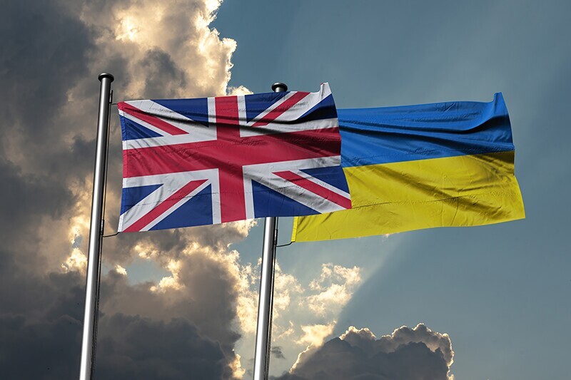 Україна та Велика Британія уклали угоду про співпрацю у сфері ШІ, яка передбачає спільну розробку нових оборонних технологій і використання українських бойових даних для навчання ШІ-моделей.