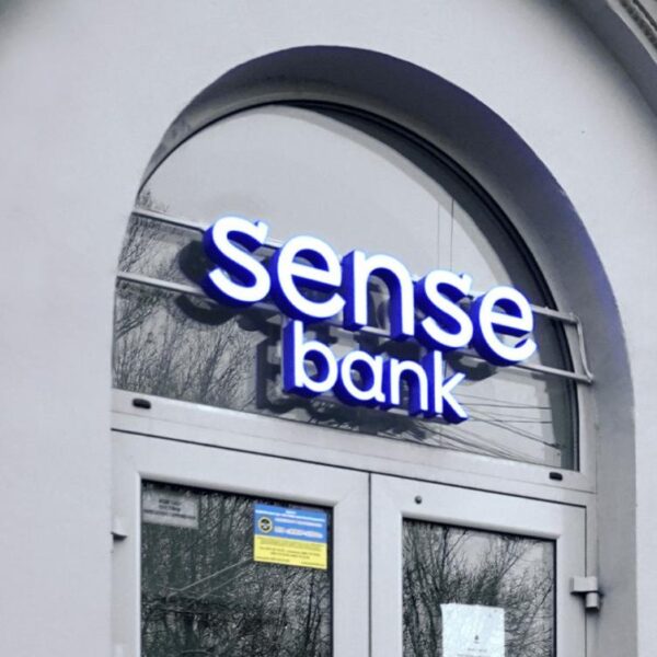 Уряд відсторонив голову наглядової ради Sense Bank і вимагає відсторонити голову правління