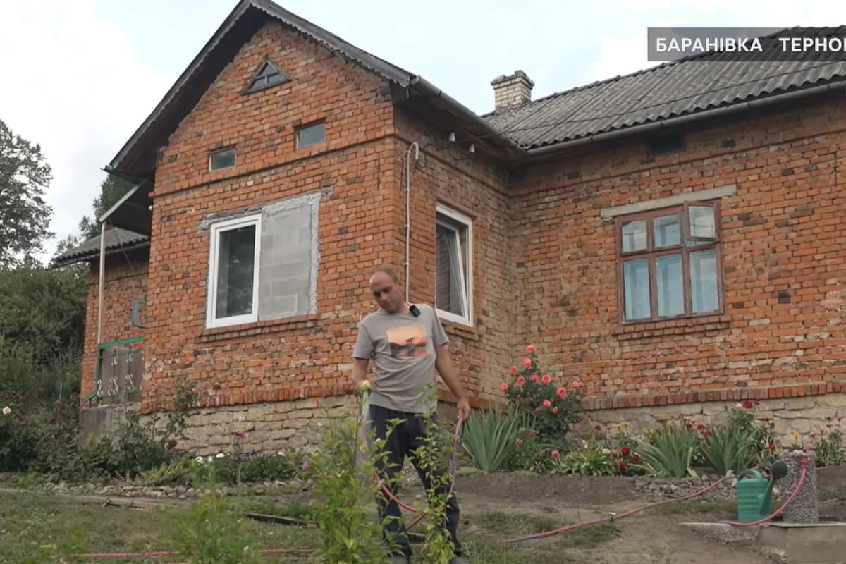 Переселенець купив занедбаний будинок за $5 тисяч у розстрочку: як він його відновив