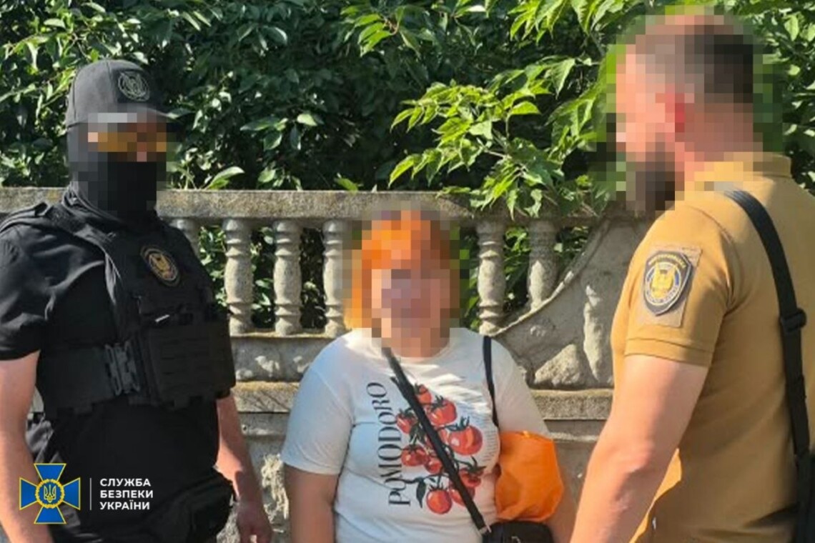 СБУ затримала мешканку Черкащини, яку ФСБ завербувала для збору координат енергетичних, військових та адміністративних об’єктів у Черкаській та Полтавській областях.